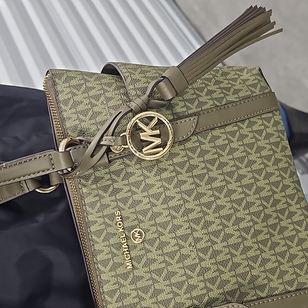 NWT Michael Kors Small Convertible Tote - Picture 3 of 13